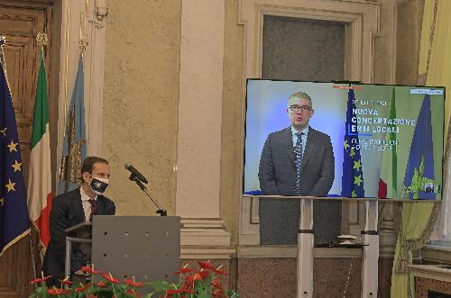 L'assessore regionale alle Autonomie locali, Funzione pubblica, Sicurezza, Politiche dell'immigrazione, Corregionali all'estero e Lingue minoritarie Pierpaolo Roberti interviene in videoconferenza